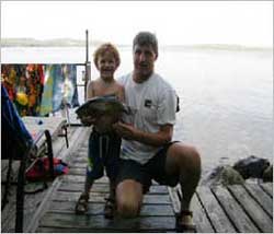 ４歳の男の子が釣った魚