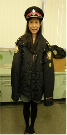 ぜんぜん似合っていないトロント警察の制帽と上着