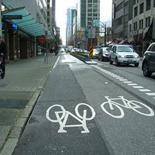 自転車専用信号機？ 
